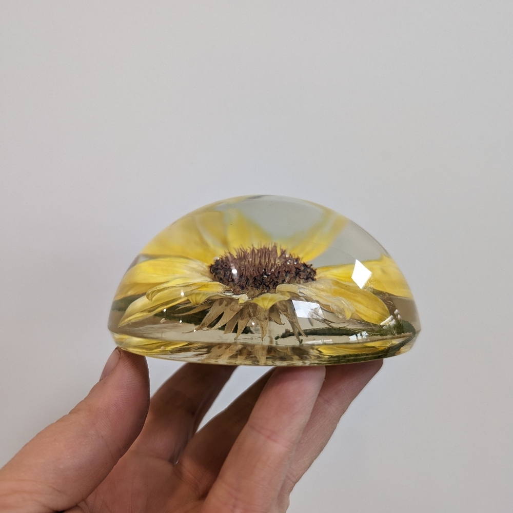 Vintage flower Paperweight - Picture 2 of 5